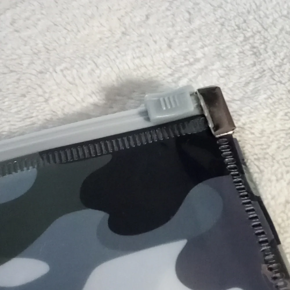 STAPLES CAMO POLY SLIDE ENVELOPES! NEW!! BUNDLE OF 10